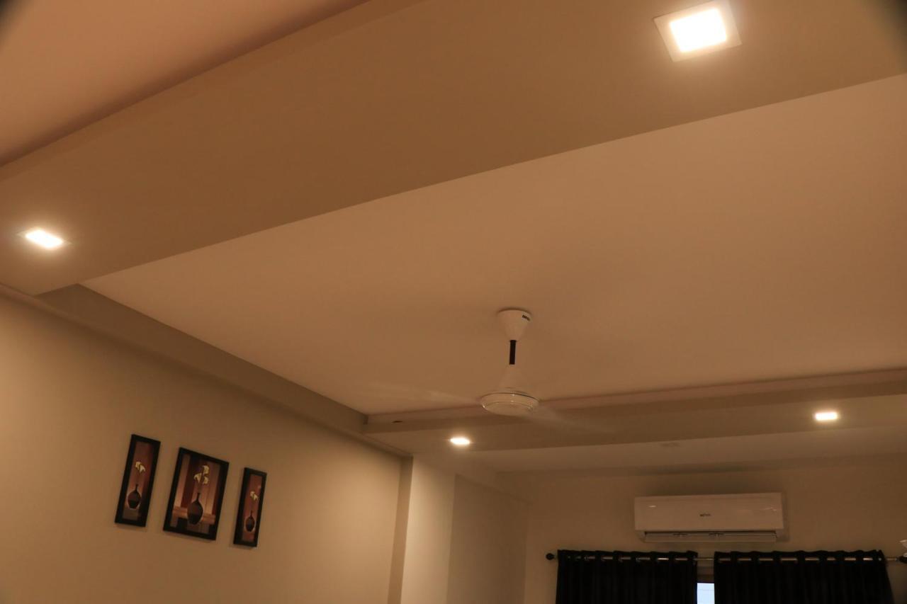 Hotel Viraj Residency Bhuj Exteriör bild
