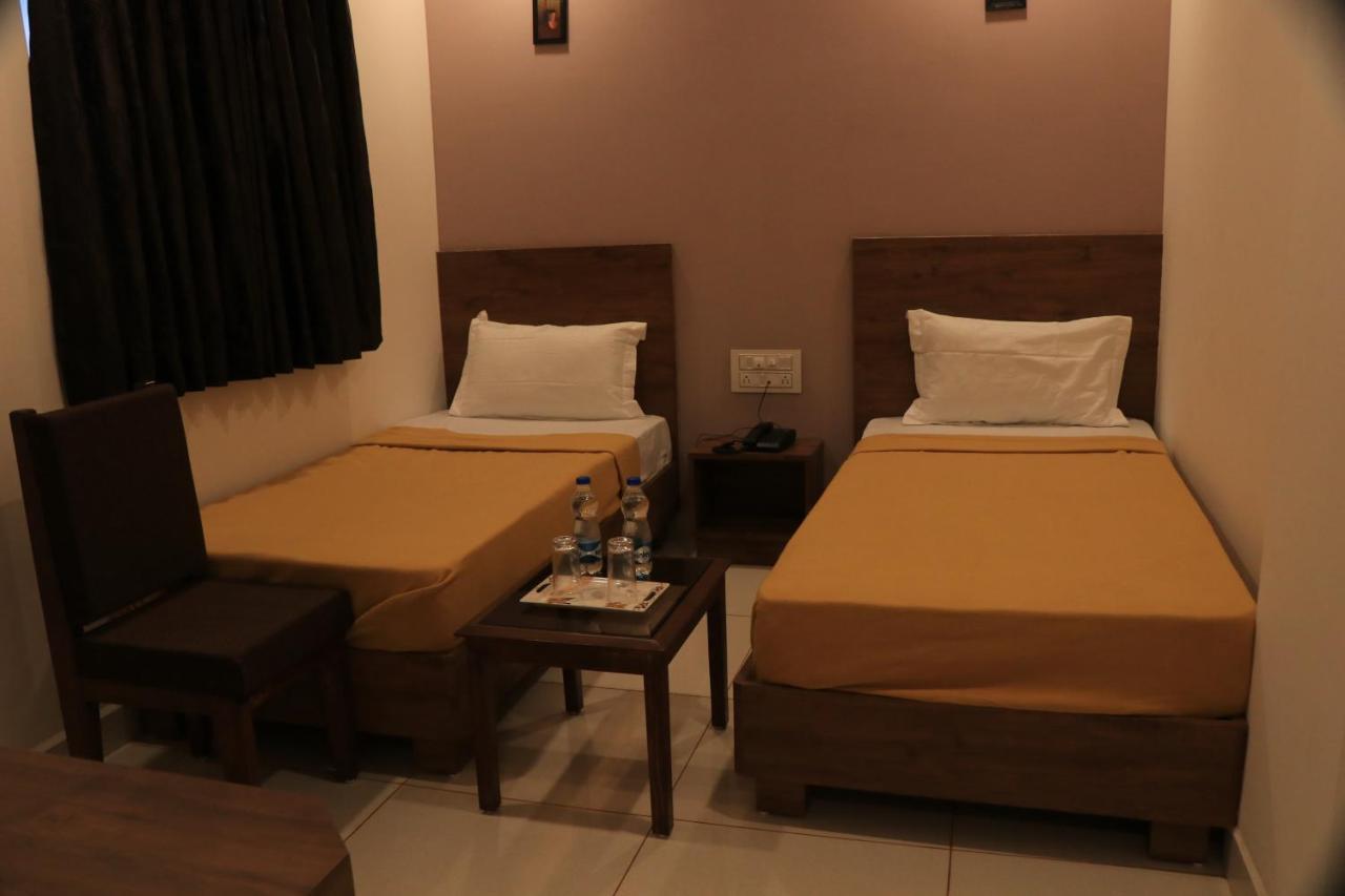 Hotel Viraj Residency Bhuj Exteriör bild