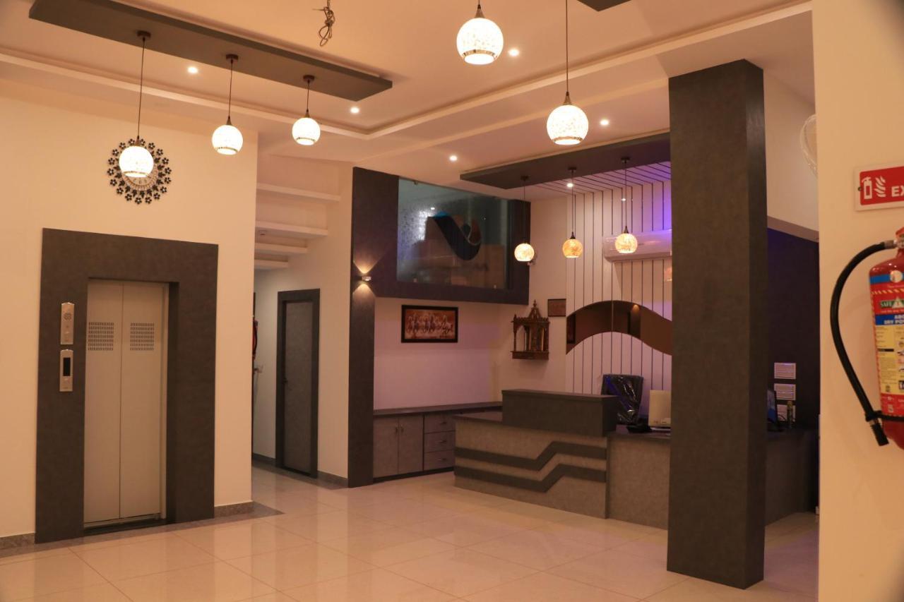 Hotel Viraj Residency Bhuj Exteriör bild