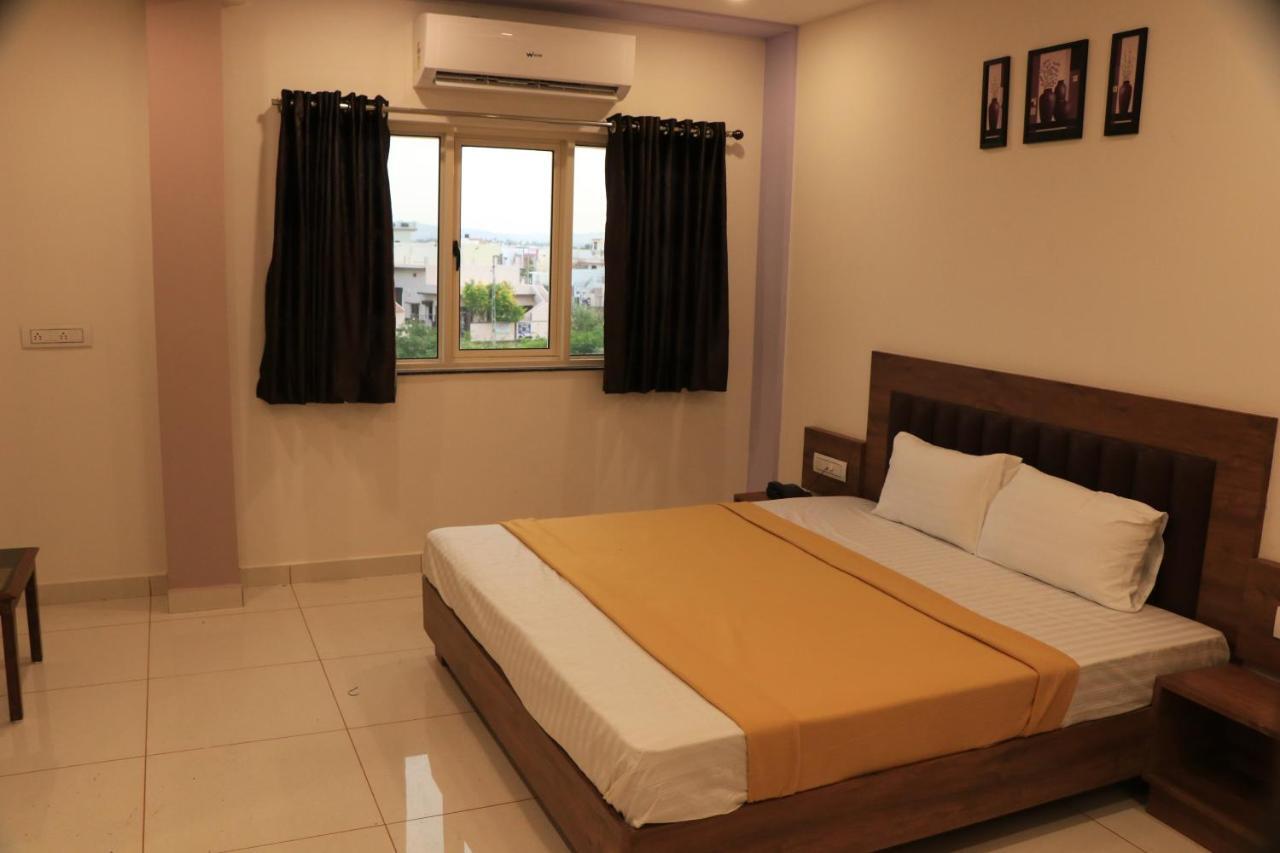 Hotel Viraj Residency Bhuj Exteriör bild