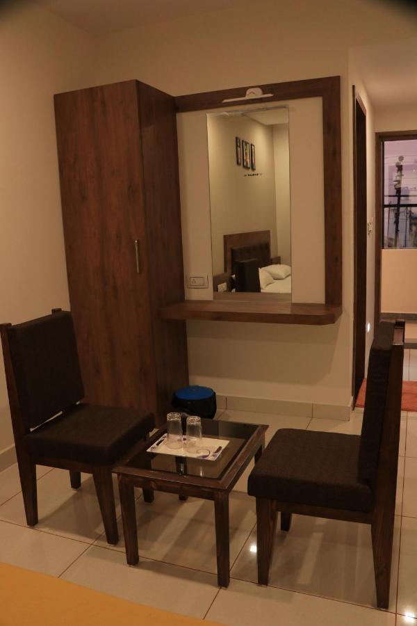 Hotel Viraj Residency Bhuj Exteriör bild
