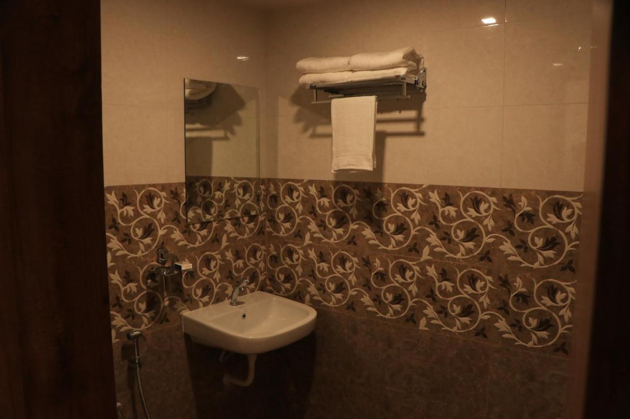 Hotel Viraj Residency Bhuj Exteriör bild