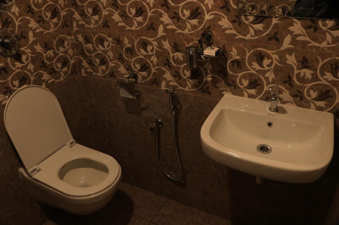 Hotel Viraj Residency Bhuj Exteriör bild